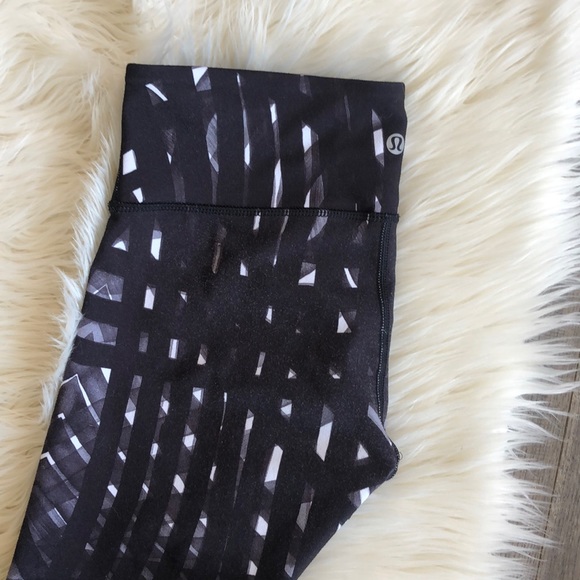 SOLD Lululemon Wunder Under Pant III - Picture 4 of 4